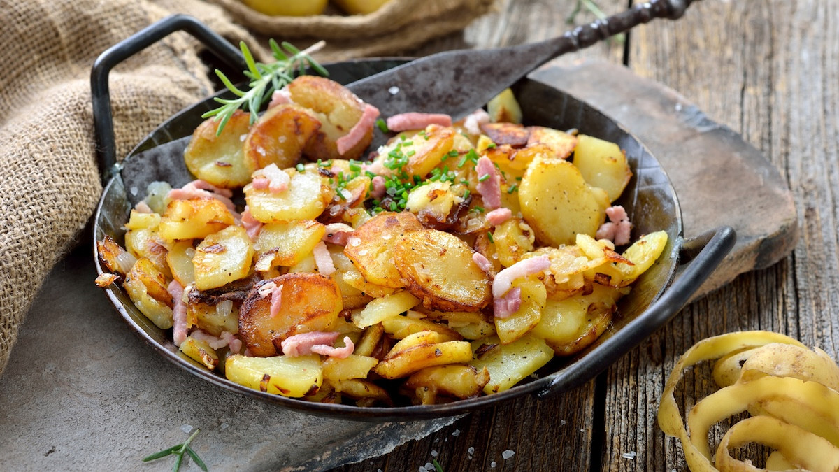 Pas cher, rapide et efficace : la poêlée de pommes de terre aux lardons en 3 étapes simples