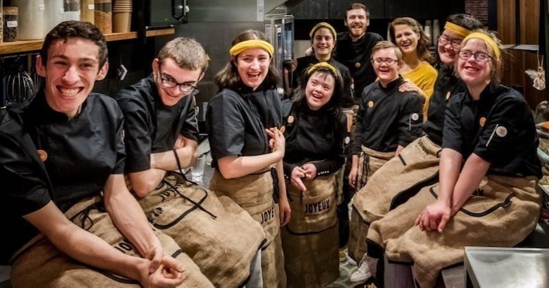 Un Café Joyeux ouvre ses portes à Bordeaux et emploie uniquement des personnes trisomiques et autistes 