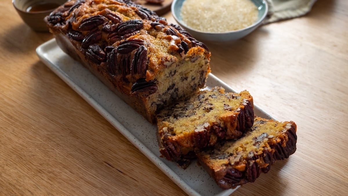 La gourmandise du jour : un cake aux noix de pécan et sirop d'érable ! Une douceur facile à faire pour le goûter