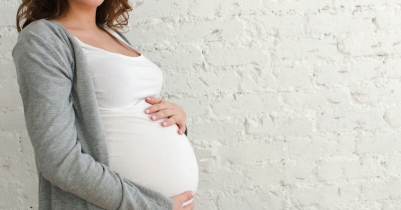 Coronavirus : pas de preuves de vulnérabilité pour les femmes enceintes, ni de transmission à l'enfant	