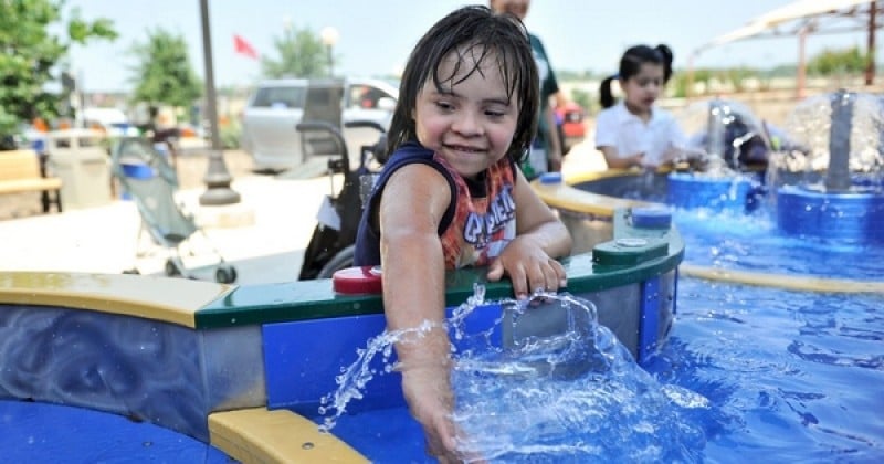 Dans ce parc aquatique unique au monde, les enfants handicapés peuvent accéder à toutes les attractions