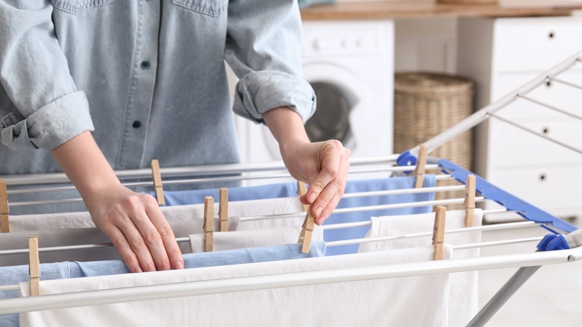 Il partage l'astuce ultime pour faire sécher son linge plus vite et éviter les mauvaises odeurs en hiver