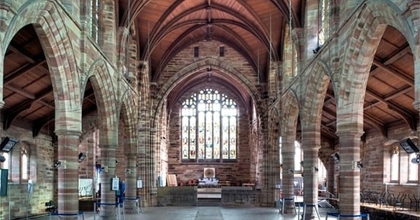Faire dormir les touristes dans des églises médiévales pour payer leur rénovation ? C'est l'idée géniale venue d'Angleterre