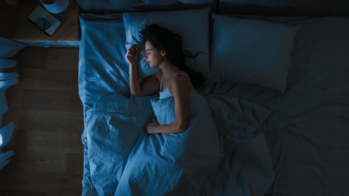 Un expert en sommeil conseille de dormir dans cette position pour diminuer les risques de démence