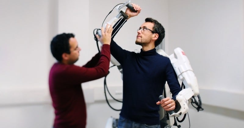 Les personnes tétraplégiques pourraient retrouver leur mobilité grâce à l'exosquelette élaboré par un centre de recherche 