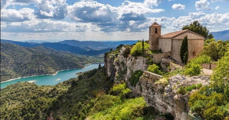 Craignant un afflux de touristes, le maire d'un village, élu parmi les plus beaux d'Espagne, refuse ce titre honorifique