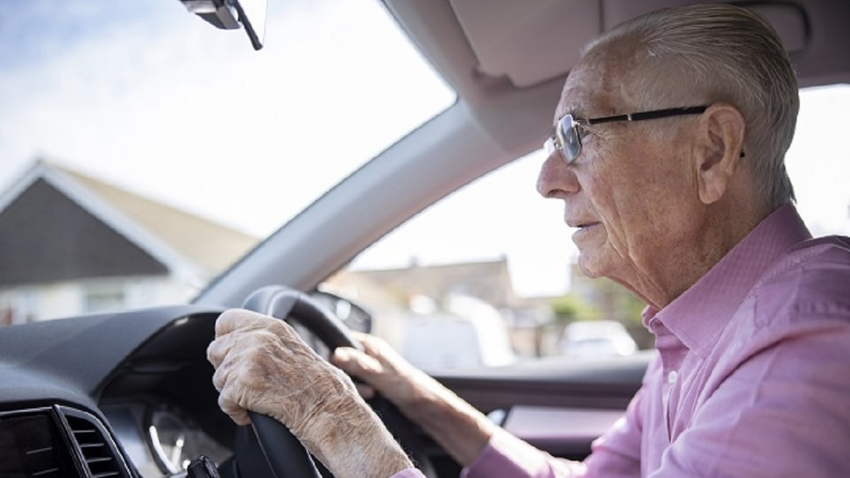 À 88 ans, il est flashé à 200 km/h... et donne l'excuse la plus improbable aux gendarmes