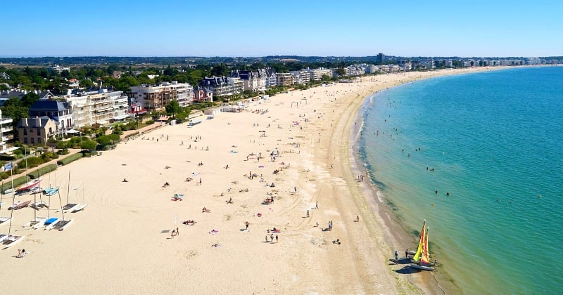 La Baule : un joggeur part à la nage pour échapper au contrôle de police après le couvre-feu