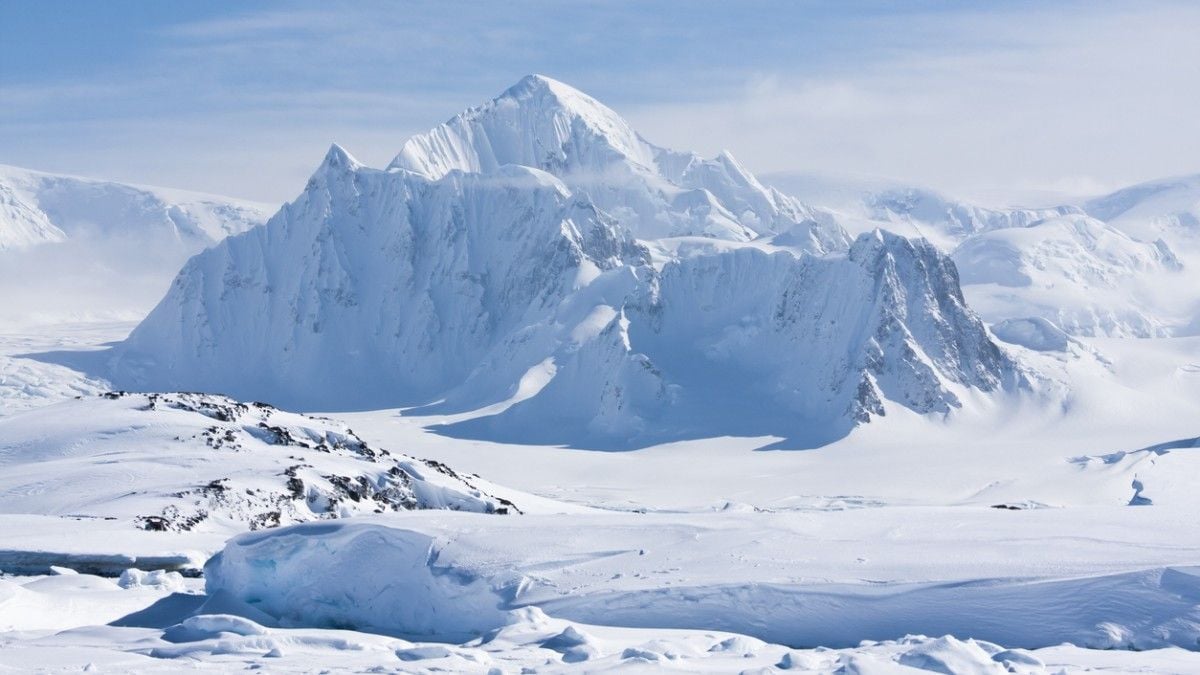 Une chaîne de montagnes de 3 500 kilomètres de long découverte sous la glace de l'Antarctique