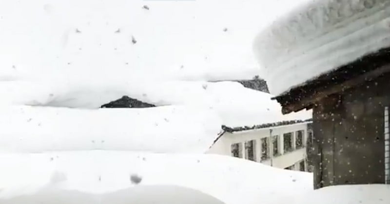 Chutes de neiges exceptionnelles dans les Hautes-Alpes et en Savoie : certains villages coupés du monde et les habitants confinés chez eux