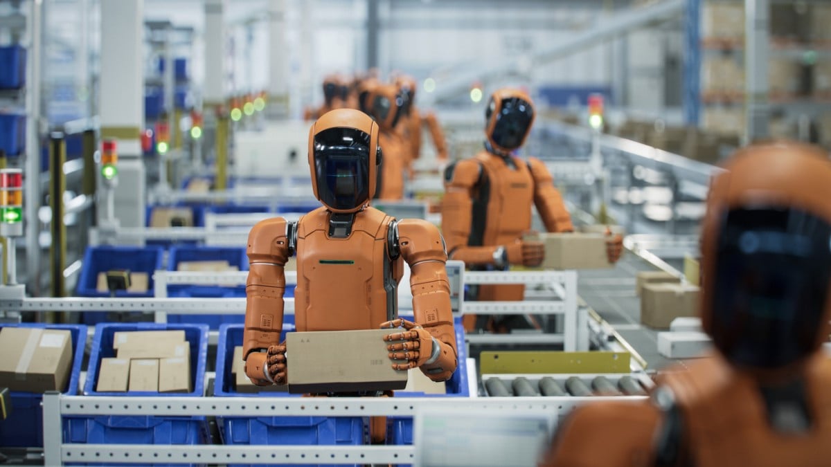 Des robots humanoïdes dans une usine