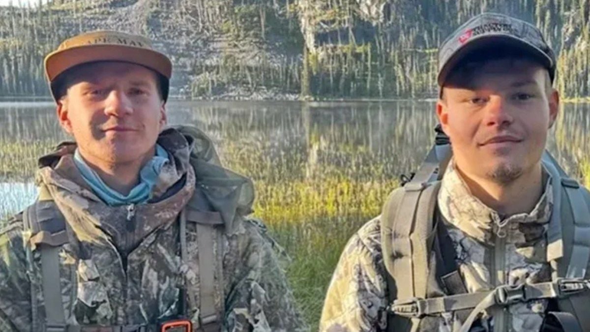 Deux chasseurs d'élans de 25 ans meurent frappés par la foudre 