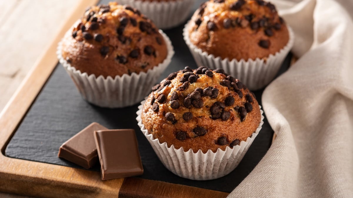 Muffins faciles aux bananes mûres et pépites de chocolat, la recette anti-gaspi moelleuse et délicieuse