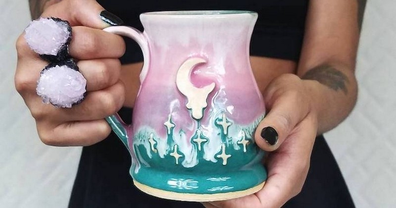 Ces magnifiques mugs galaxies vont vous donner envie d'abandonner votre tasse à café fétiche !
