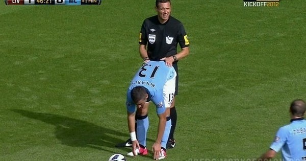 Voilà à quoi ressemble le football pour les gens qui en ont rien à carrer. Ce type a tout compris ! Excellent...