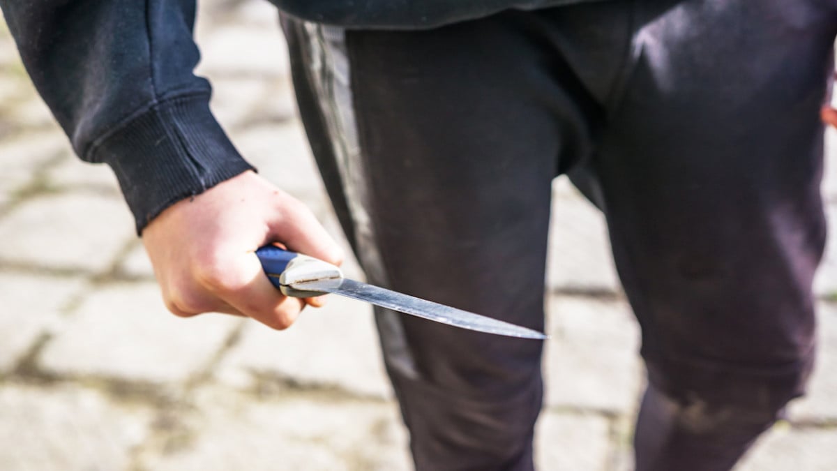 Il voit son ex-compagne avec un autre homme au restaurant... et le tue à coups de couteau
