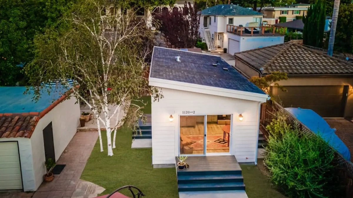 Ces maisons modernes sont construites en usine, installées dans votre jardin et coûtent 80 000 euros