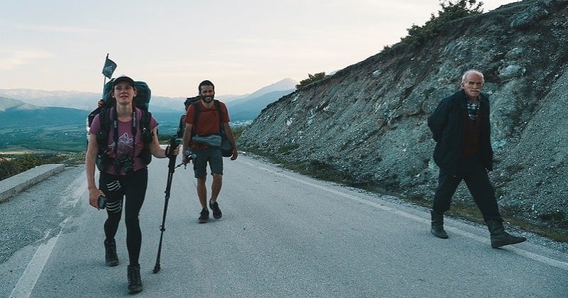 Deux Français voyagent 10 000 km à pied pour raconter l'Europe et réconcilier avec l'humanité	