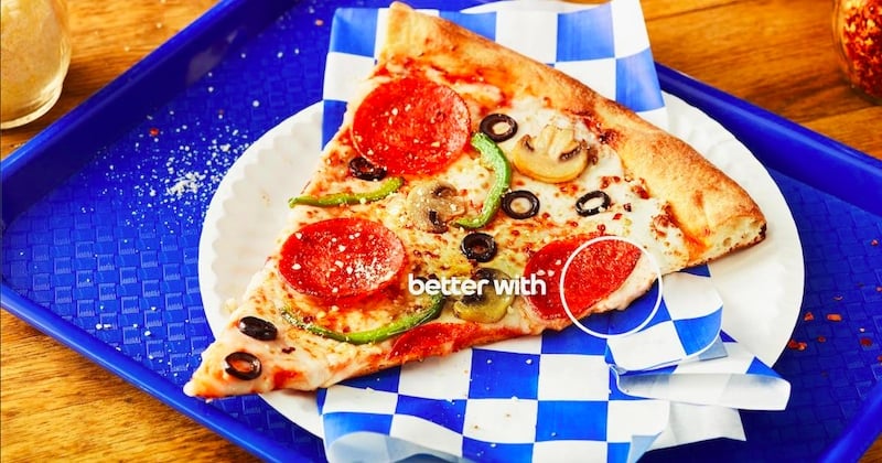 Pepsi invente une pizza au pepperoni aromatisé au... soda !