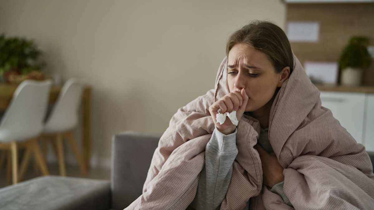 Ni les pieds froids ni les températures glaciales : la véritable cause des rhumes est le contact avec l'air pollué