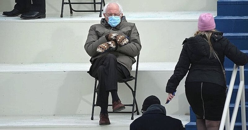 La désormais célèbre photo de Bernie Sanders avec ses moufles a permis de récolter 1,8 million de dollars pour des associations