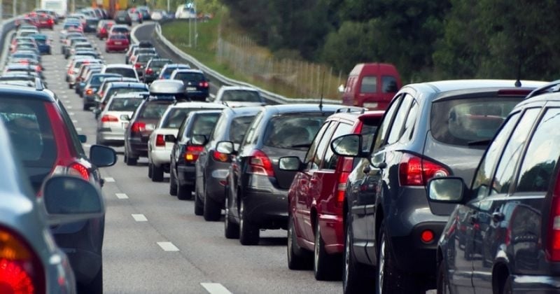 Ce gendarme héroïque a aidé une femme à accoucher dans les bouchons sur l'autoroute A3