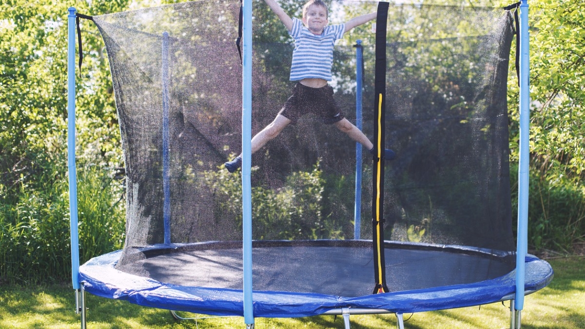 Le trampoline, un jeu dangereux qui fait de nombreuses victimes et inquiète les médecins