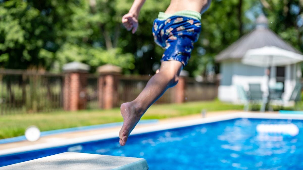 Un enfant de 8 ans saute d'un plongeoir et percute mortellement un sexagénaire 