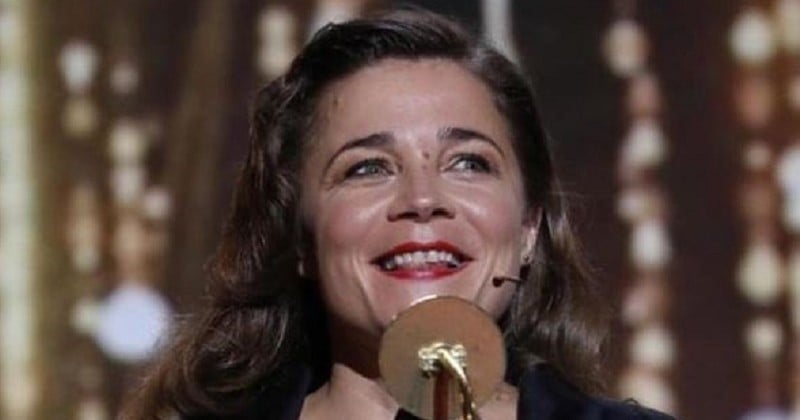 Première femme à recevoir le Molière de l'humour, Blanche Gardin se remet le prix à elle-même et délivre un discours hilarant