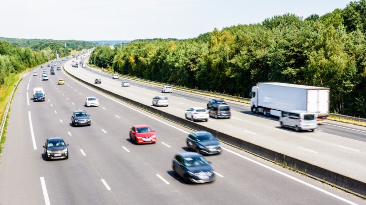 “Je n'ai pas réfléchi” : un automobiliste arrête un véhicule à contresens sur l'autoroute et sauve des vies