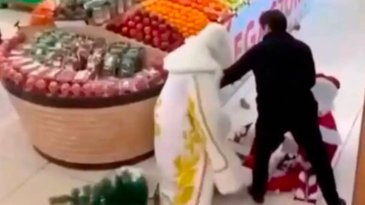Deux Pères Noël se battent dans un supermarché lors d'une dispute “digne de la mafia”