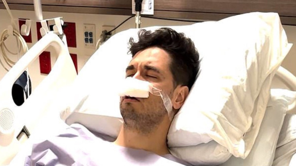 Il se réveille d'une opération et se met à parler couramment une langue étrangère qu'il n'a jamais apprise