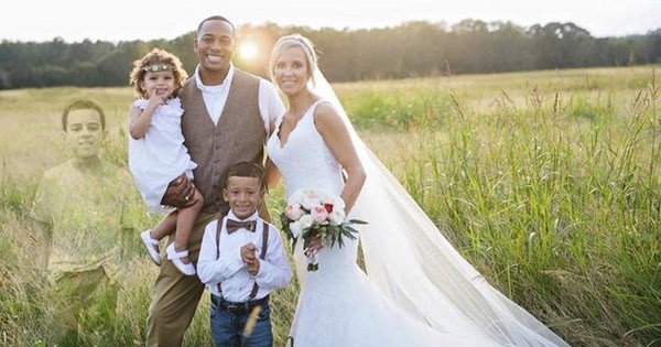 Cette photo de mariage, qui fait le tour du web, a ému le monde entier. Découvrez pourquoi…