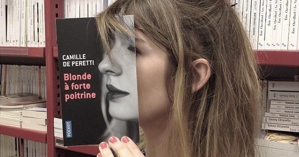 En mêlant leur visage avec des couvertures de livres, les employés de cette libraire française font un gros buzz sur Instagram