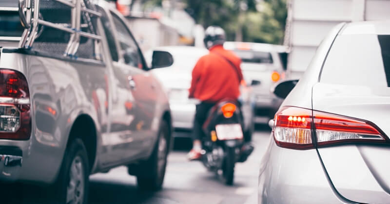 À partir du 1er février, il sera à nouveau interdit de circuler en deux-roues entre deux files partout en France