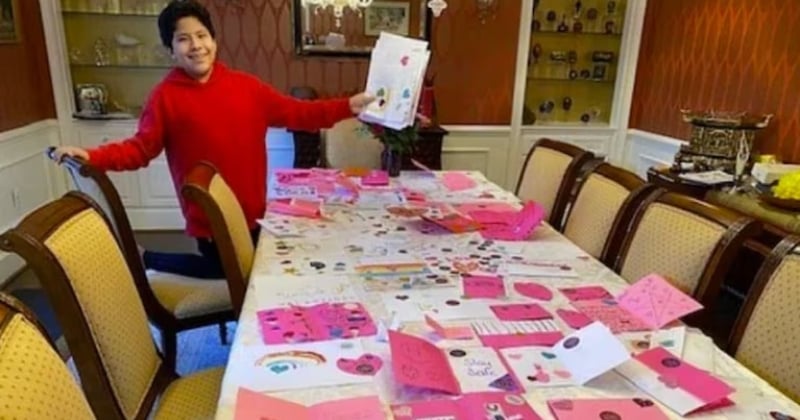 Le jour de la Saint-Valentin, cet adolescent envoie des milliers de lettres d'amour à des personnes âgées ou malades