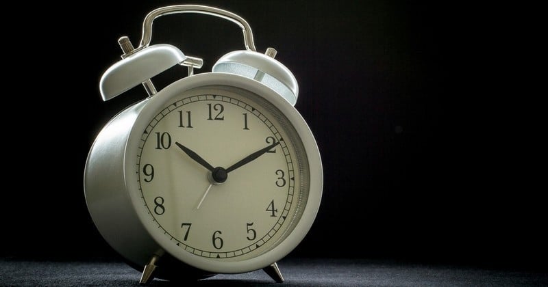 Mais pourquoi votre horloge affiche un retard de 6 minutes depuis la mi-janvier ? 