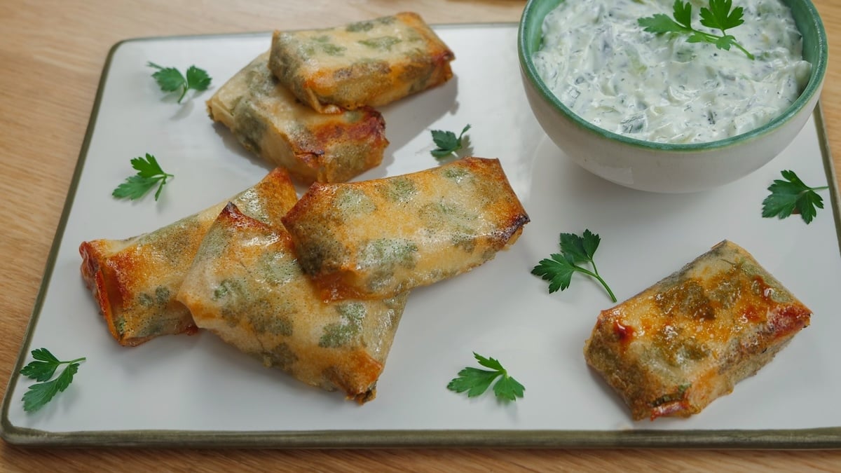 Testez vite cette recette originale de bricks de halloumi au miel pour l'apéro, c'est trop bon !