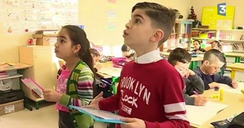 Dans cette école classée ZEP, les enfants sont encouragés à extérioriser leurs émotions et à s'entraider pour mieux réussir... Et les résultats sont plus que prometteurs !