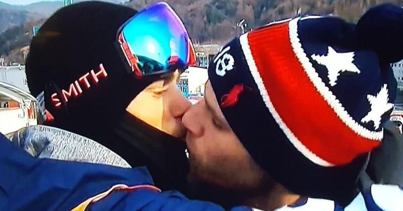La photo de ce baiser à la fin de l'épreuve de slopestyle des JO de Pyeongchang a fait le tour du monde