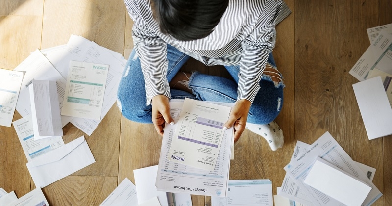 Elle finit avec 80 000 dollars de dettes après le décès de sa mère, qui l'aidait à rembourser son prêt étudiant