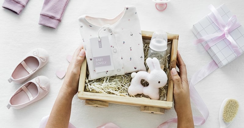 15 idées de cadeaux de naissance originales