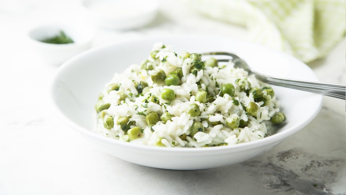 Vous allez adorer ce risotto de saison, frais et gourmand (la recette parfaite pour 4 personnes)