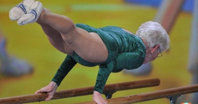 La gymnaste la plus âgée du monde a 92 ans, et nous met tous complètement K.O. aux barres parallèles... une performance à voir absolument