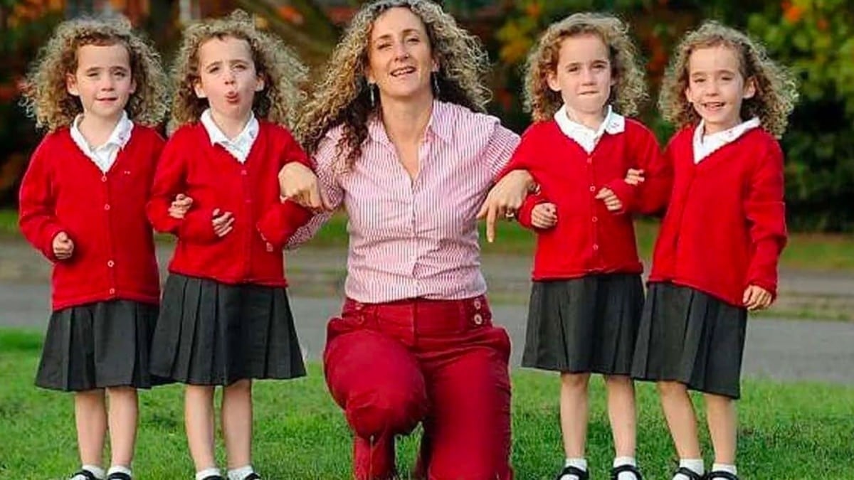 Une photographe fait poser une mère et ses quadruplées, mais ce détail sur la photo va changer sa vie