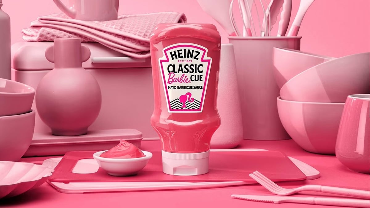 Pour les 65 ans de Barbie, Heinz dévoile une mayonnaise rose en hommage à la poupée la plus célèbre du monde !