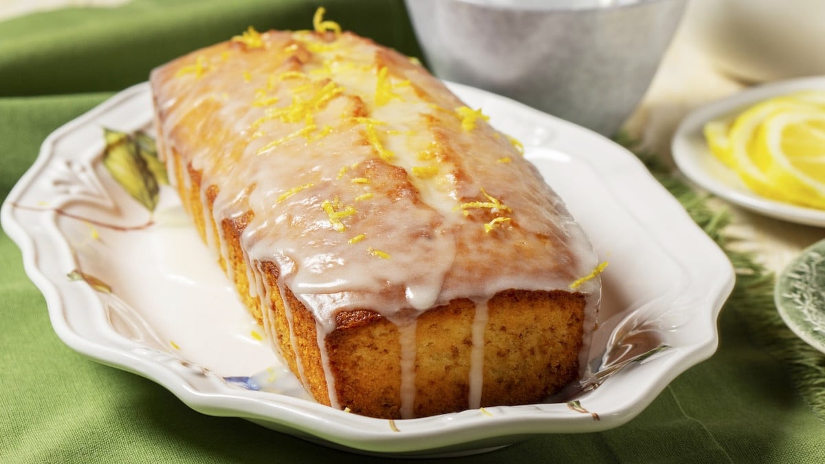 10 minutes de préparation pour un gâteau irrésistible : le cake moelleux au citron