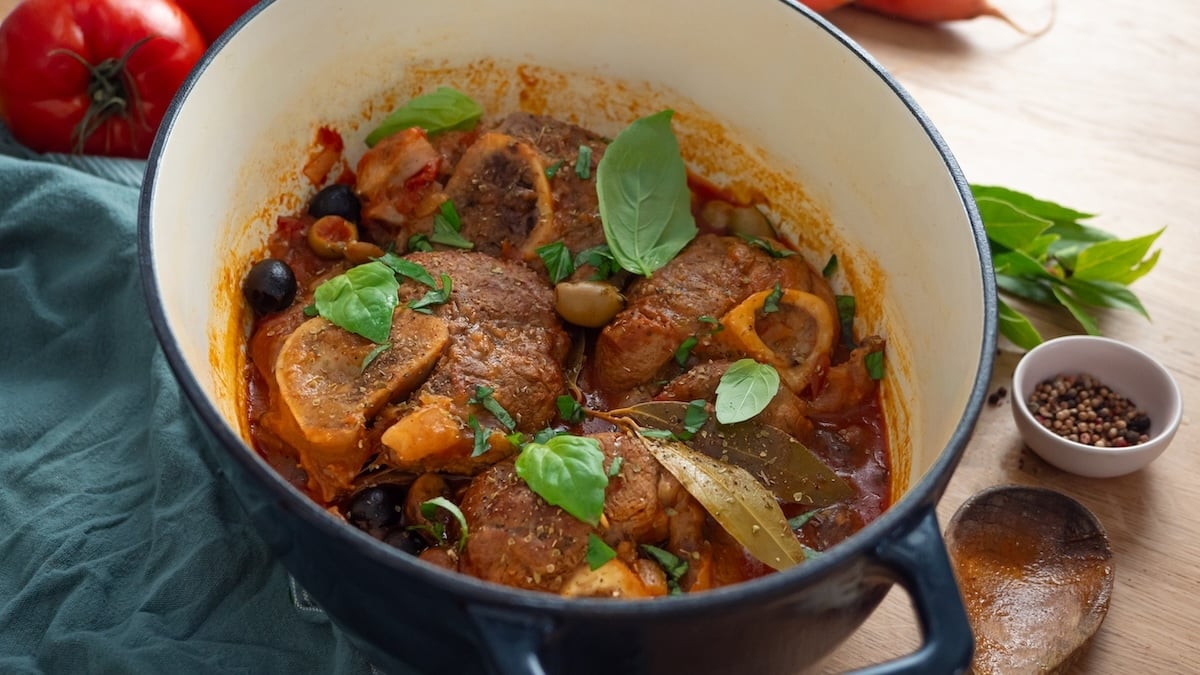 Apprenez à préparer un délicieux osso buco, une recette tendre et parfumée facile à refaire chez vous