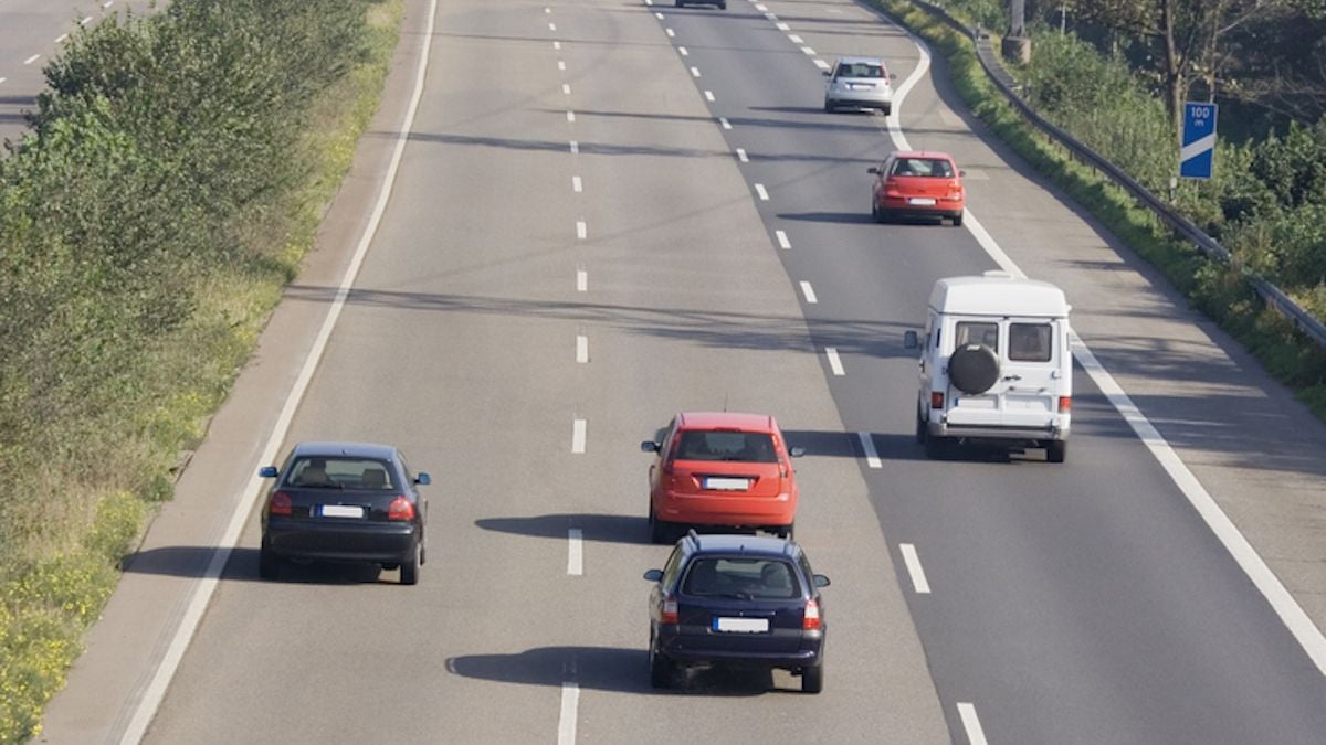 De plus en plus répandue sur les routes, la conduite « à l'américaine » est pourtant illégale