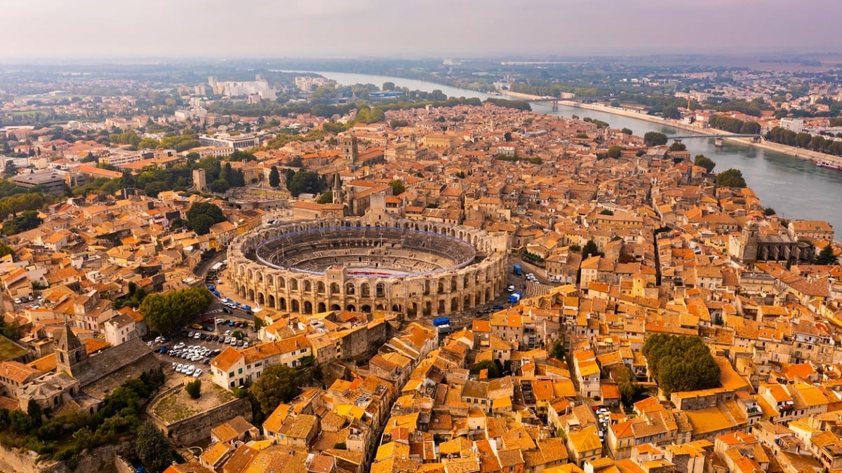 Cette célèbre ville française est la plus grande du pays, loin devant Paris et Marseille